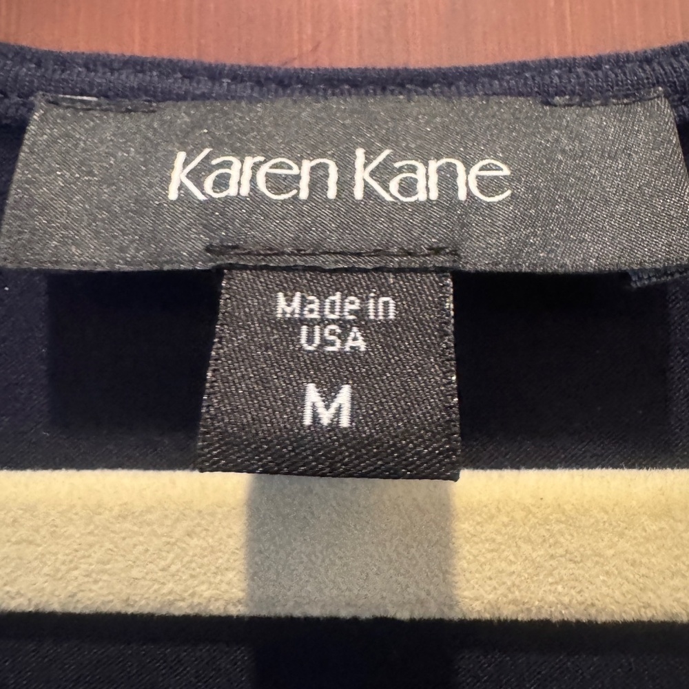 Karen Kane faux wrap dress NWT Size M Navy - Picture 2 of 5